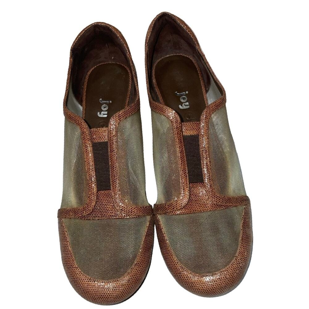 Joy Chen Gold Mesh Elastic Front Loafers     Size: 9.5